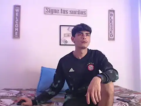 Snapshot of harrytomson_1 chatting on January 13, 10:56 pm harrytomson 1 online show from January 13, 10:56 pm