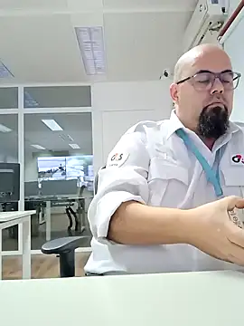 Snapshot of SoloHernan chatting on December 18, 10:46 pm SoloHernan online show from December 18, 10:46 pm