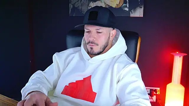 AngeloEric online show from December 6, 6:15 am