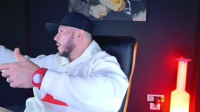 AngeloEric online show from December 6, 4:17 pm