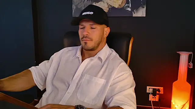 AngeloEric online show from September 24, 10:57 am