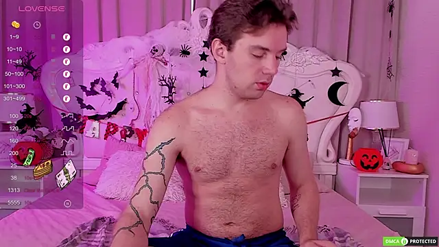 ArthurWhitee online show from October 19, 3:22 am