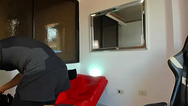 julian wallace online show from March 3, 9:54 pm