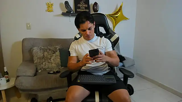 julian wallace online show from December 4, 3:57 am