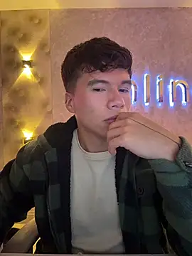 Logan smith1 online show from February 3, 5:49 am