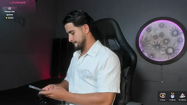 khriss brown online show from November 19, 8:52 pm