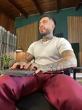 Snapshot of LeoSalvatore_ chatting on January 25, 3:40 am LeoSalvatore  online show from January 25, 3:40 am