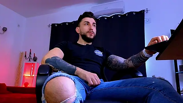 MightyAaron66 online show from June 1, 3:40 am