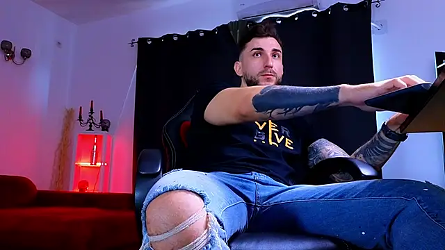 MightyAaron66 online show from October 24, 7:10 am