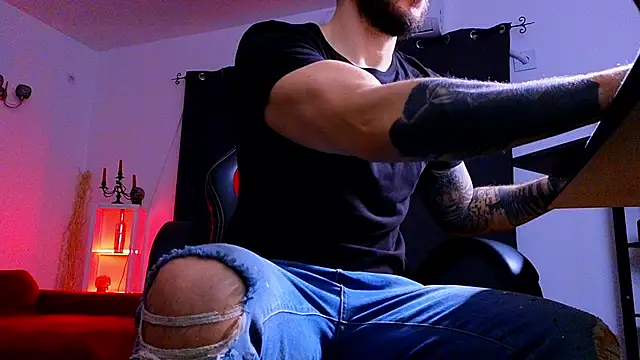 MightyAaron66 online show from December 16, 5:25 am