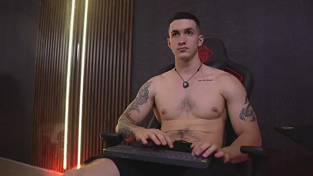 JacksonOlsenn online show from April 7, 8:53 pm