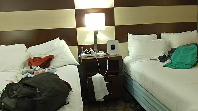 overaveragefreak4you online show from October 5, 8:40 am