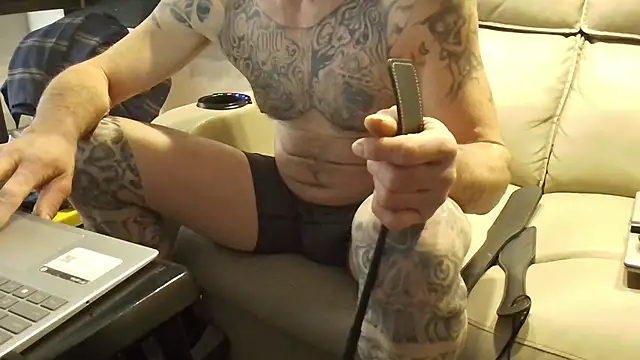 overaveragefreak4you online show from January 8, 6:46 pm