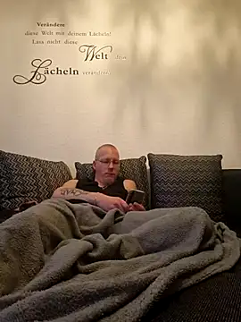 Maiki82 online show from January 10, 8:40 am