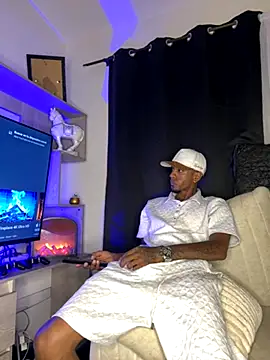 Snapshot of AaronCruz_ chatting on October 23, 2:04 am AaronCruz online show from October 23, 2:04 am