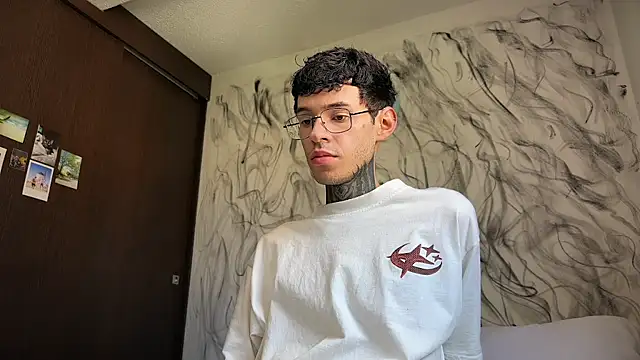 Saturno v online show from April 12, 2:51 pm