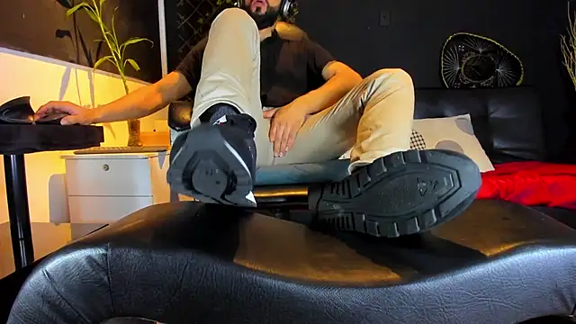 alessandro wye online show from March 3, 5:15 am