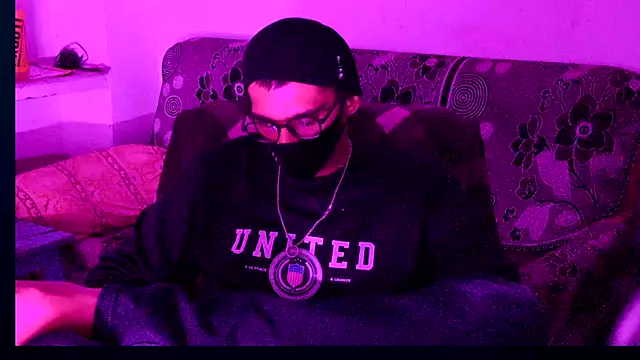 Snapshot of Habibi_big_b chatting on October 21, 8:23 pm Habibi big b online show from October 21, 8:23 pm