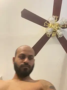 islandvybee55 online show from April 18, 7:07 pm