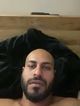 islandvybee55 online show from April 11, 9:24 am