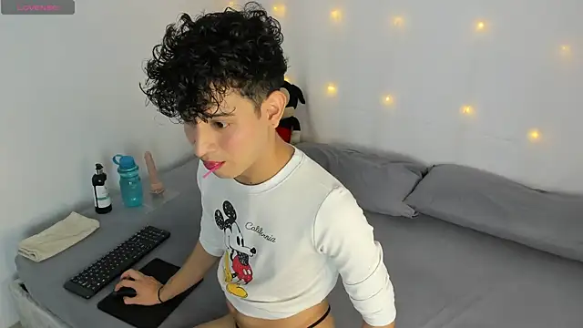 Benjamin Buster online show from December 12, 1:32 am