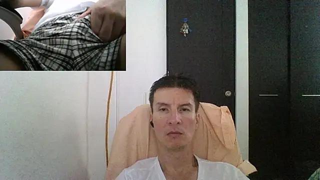 Snapshot of fieryloves chatting on January 2, 9:18 pm fieryloves online show from January 2, 9:18 pm