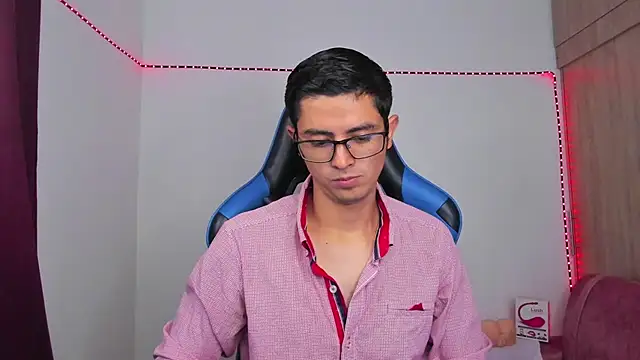 Ethan Sai    online show from December 4, 1:14 am