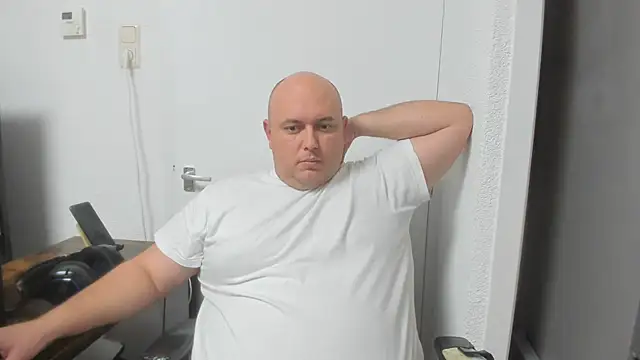 Snapshot of BigromeoXX chatting on January 7, 7:17 pm BigromeoXX online show from January 7, 7:17 pm