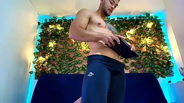 Snapshot of alexander_collin02 chatting on October 26, 12:40 pm alexander collin02 online show from October 26, 12:40 pm