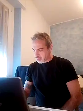 Snapshot of Marcolino183 chatting on December 24, 2:54 pm Marcolino183 online show from December 24, 2:54 pm