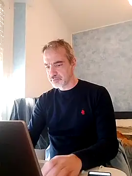 Snapshot of Marcolino183 chatting on December 27, 9:28 am Marcolino183 online show from December 27, 9:28 am