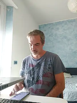 Snapshot of Marcolino183 chatting on October 3, 8:08 am Marcolino183 online show from October 3, 8:08 am