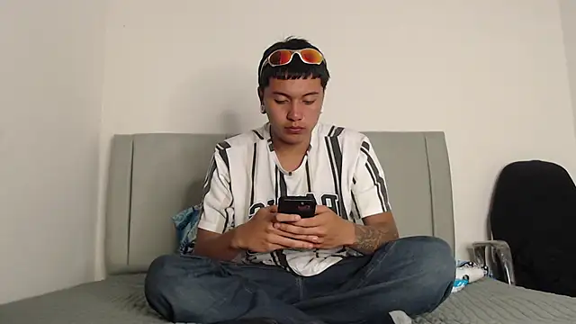 alex-lover online show from February 25, 2:56 am