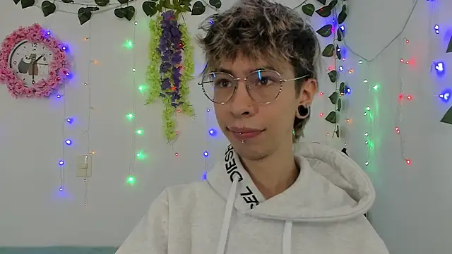  Jakke online show from February 2, 6:31 pm