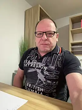 coupleLatinaLovers online show from February 20, 6:06 am