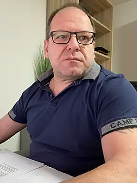 coupleLatinaLovers online show from February 7, 5:52 am