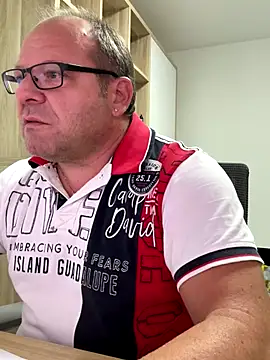 coupleLatinaLovers online show from September 26, 6:00 am