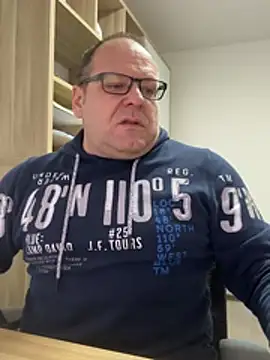 coupleLatinaLovers online show from February 12, 6:52 am