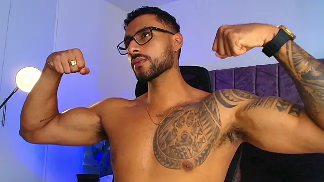 LiamGarcia1 online show from November 26, 2:53 pm