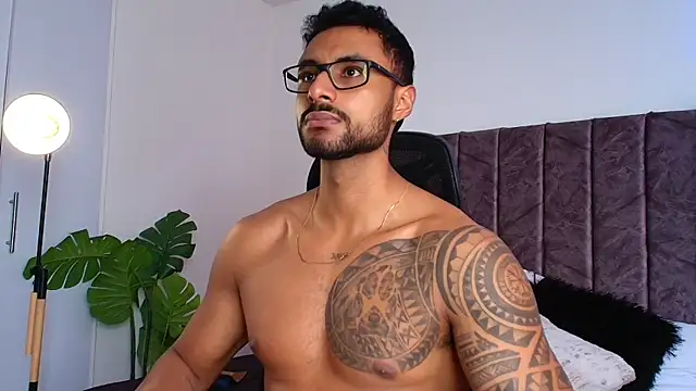 LiamGarcia1 online show from November 17, 4:32 pm