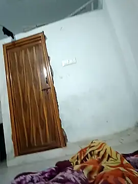 pintuS40 online show from December 28, 5:25 pm