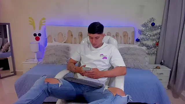 Damian23   online show from December 10, 9:33 am