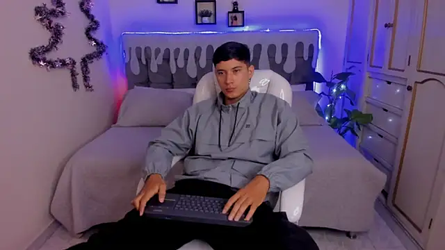 Damian23   online show from December 15, 12:28 pm