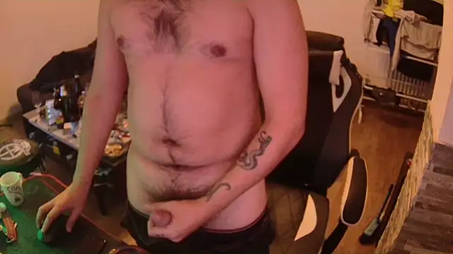 Snapshot of bananahot31 chatting on December 6, 6:48 am bananahot31 online show from December 6, 6:48 am