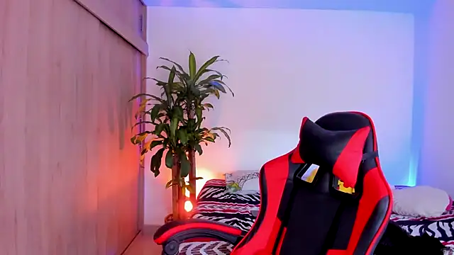 aldrinwhite online show from April 11, 6:11 pm