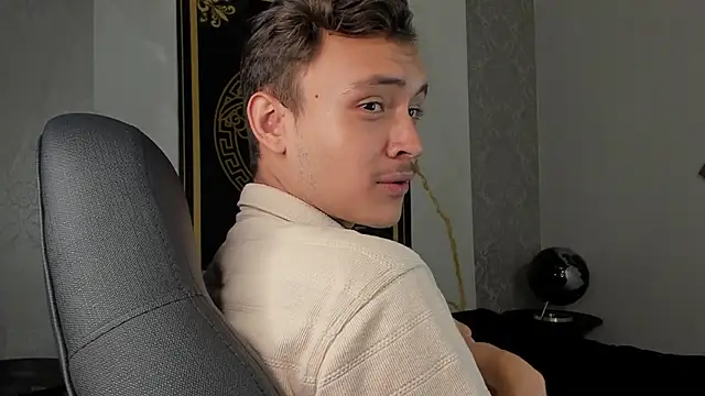 Desmon Clark online show from January 3, 7:50 pm