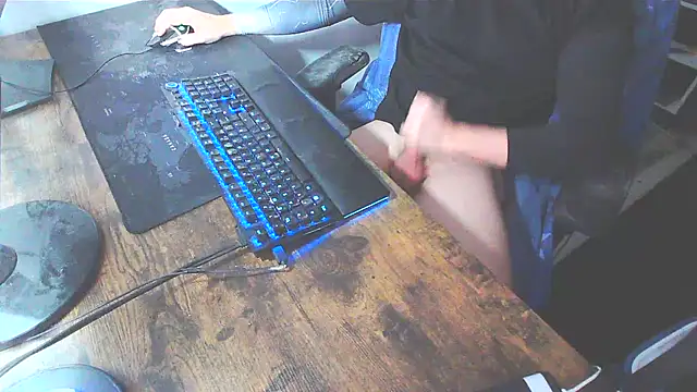 WouldLovetoFuckYou666 online show from December 4, 12:01 pm