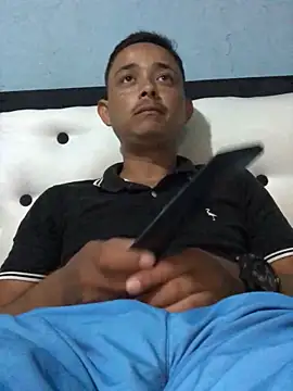 isacalejandroo online show from February 11, 3:29 am