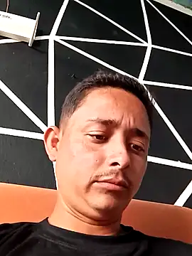 isacalejandroo online show from February 17, 8:36 pm