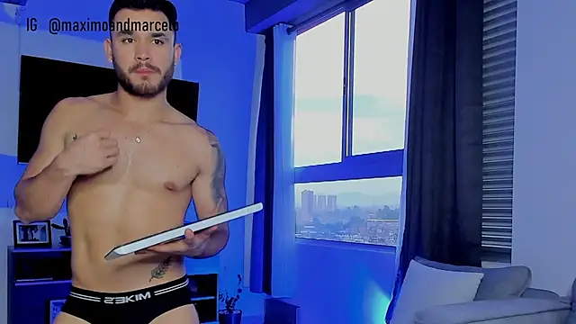 Snapshot of Maximo_Marcelo chatting on December 2, 10:43 pm Maximo Marcelo online show from December 2, 10:43 pm